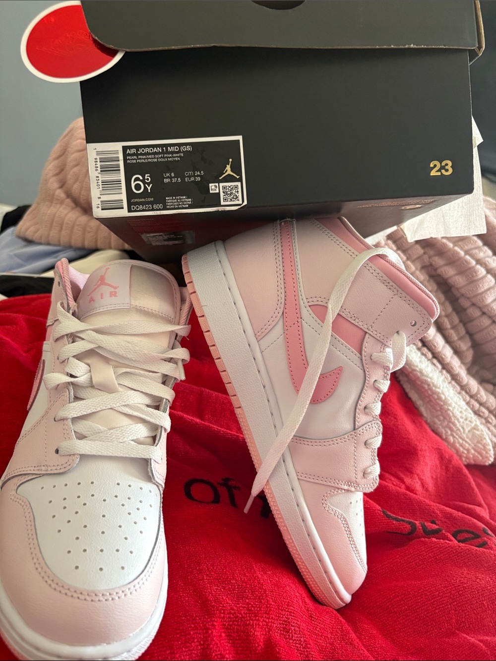AIR JORDAN 1 MID (GS) petal pink/med soft pink-white rose perle/rose doux NWT.